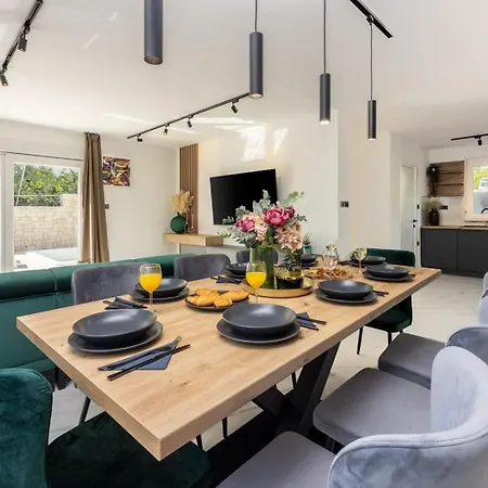 Villa Luxury Magic With Swimming Pool