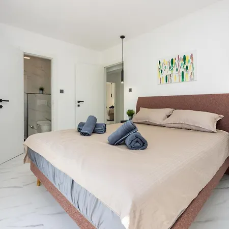 Luxury Magic With Swimming Pool Villa