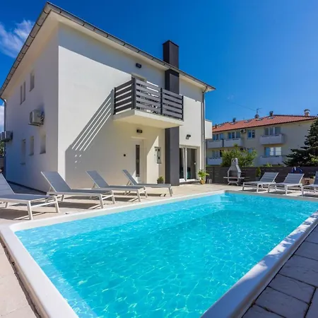 Luxury Magic With Swimming Pool Villa