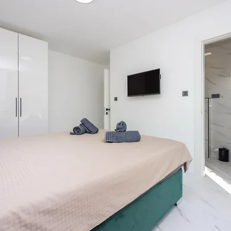 Luxury Magic With Swimming Pool