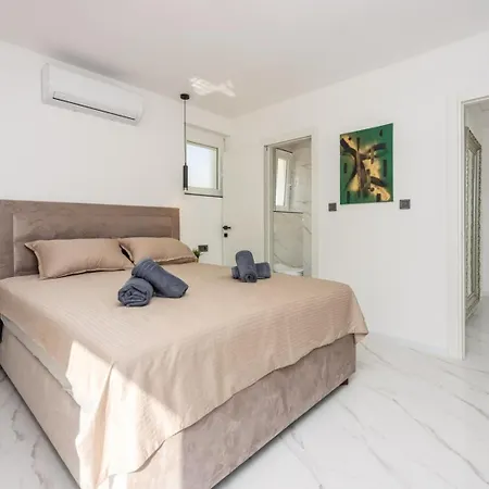 ヴィラ Luxury Magic With Swimming Pool *