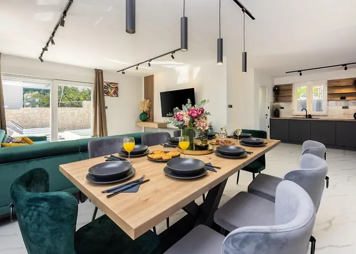 Vila Luxury Magic With Swimming Pool